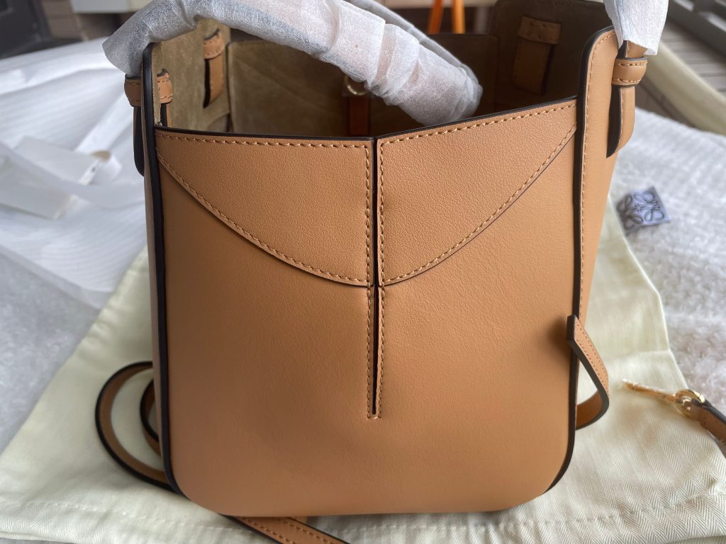 Dupe loewe hommock nugget bag