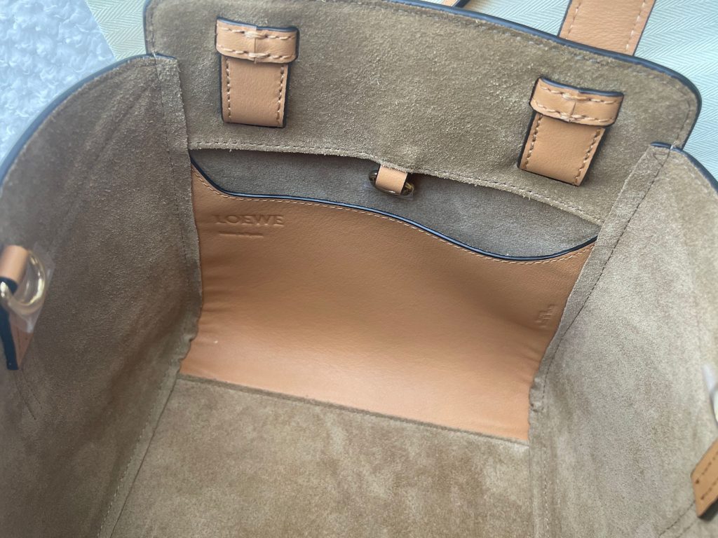 counterfeit loewe hommock nugget bag