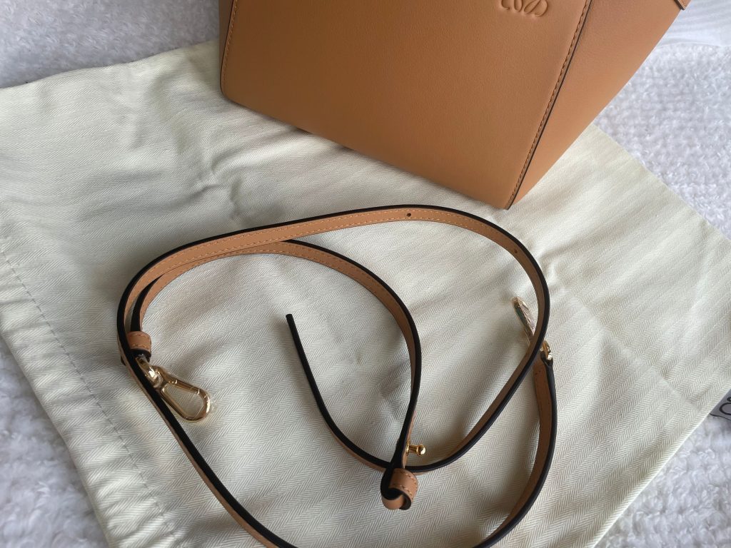 Knockoff loewe hommock nugget bag